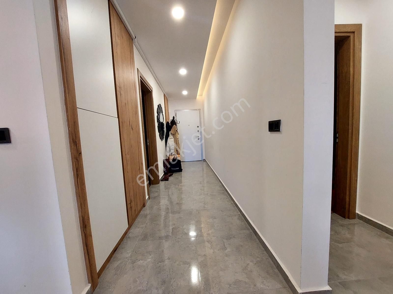 Doğalgaz - Klima-lüx Eşyalı -havuzlu - Geniş 3+1 Daire - Görsel 16