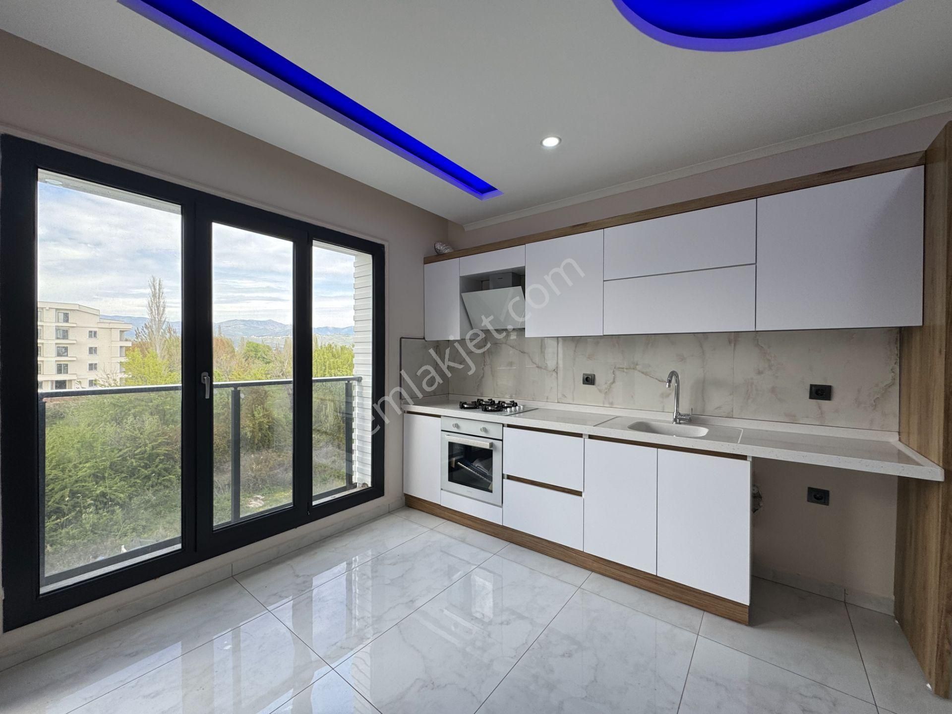 Berkay Demirel'den Altınkumda Sıfır Doğalgazlı Ayrı Mutfak 2+1