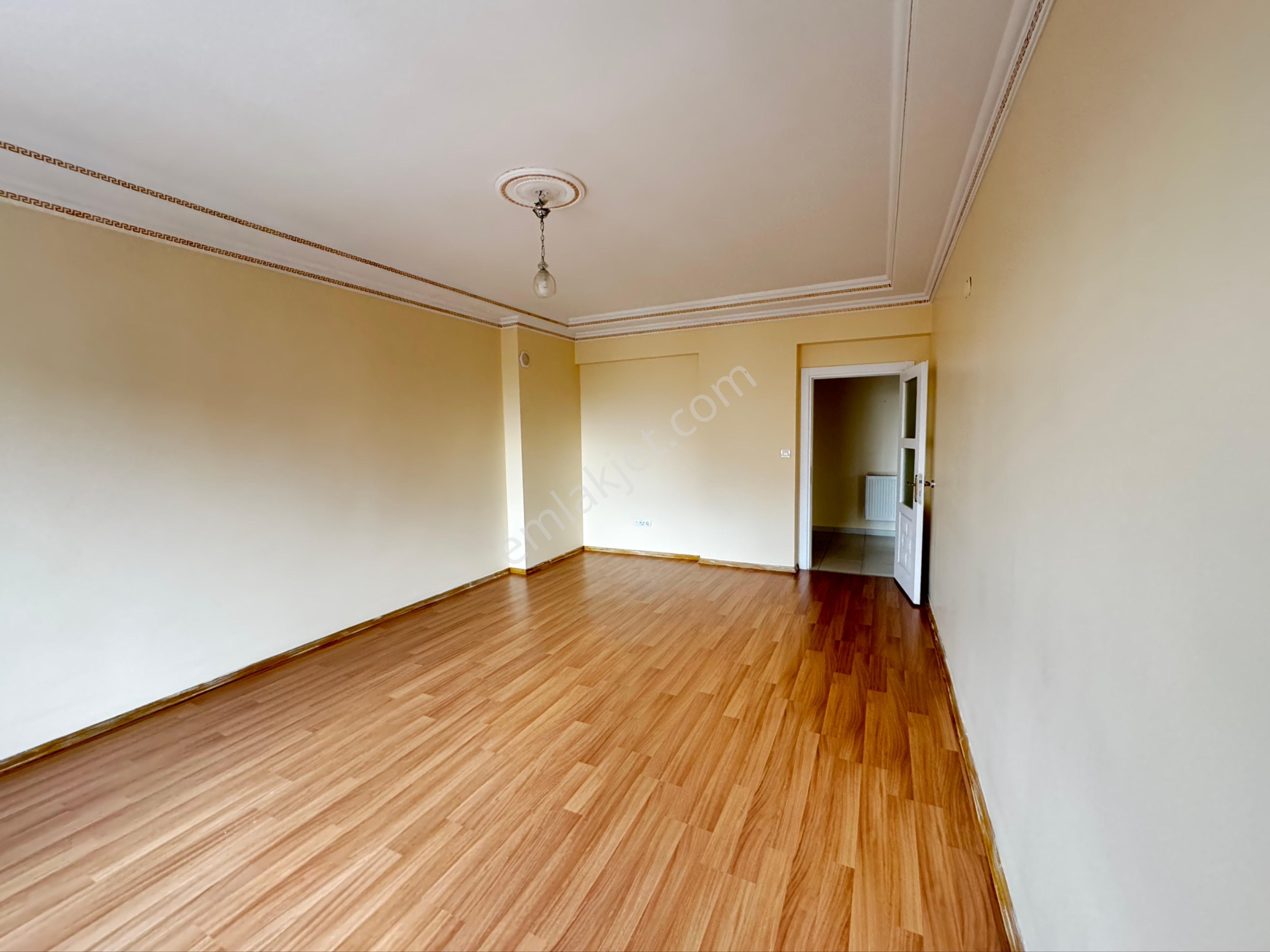 Mithatpaşa Mahallesi'nde Çift Banyolu Güney Cephe 3+1 Kiralık Daire - Görsel 20