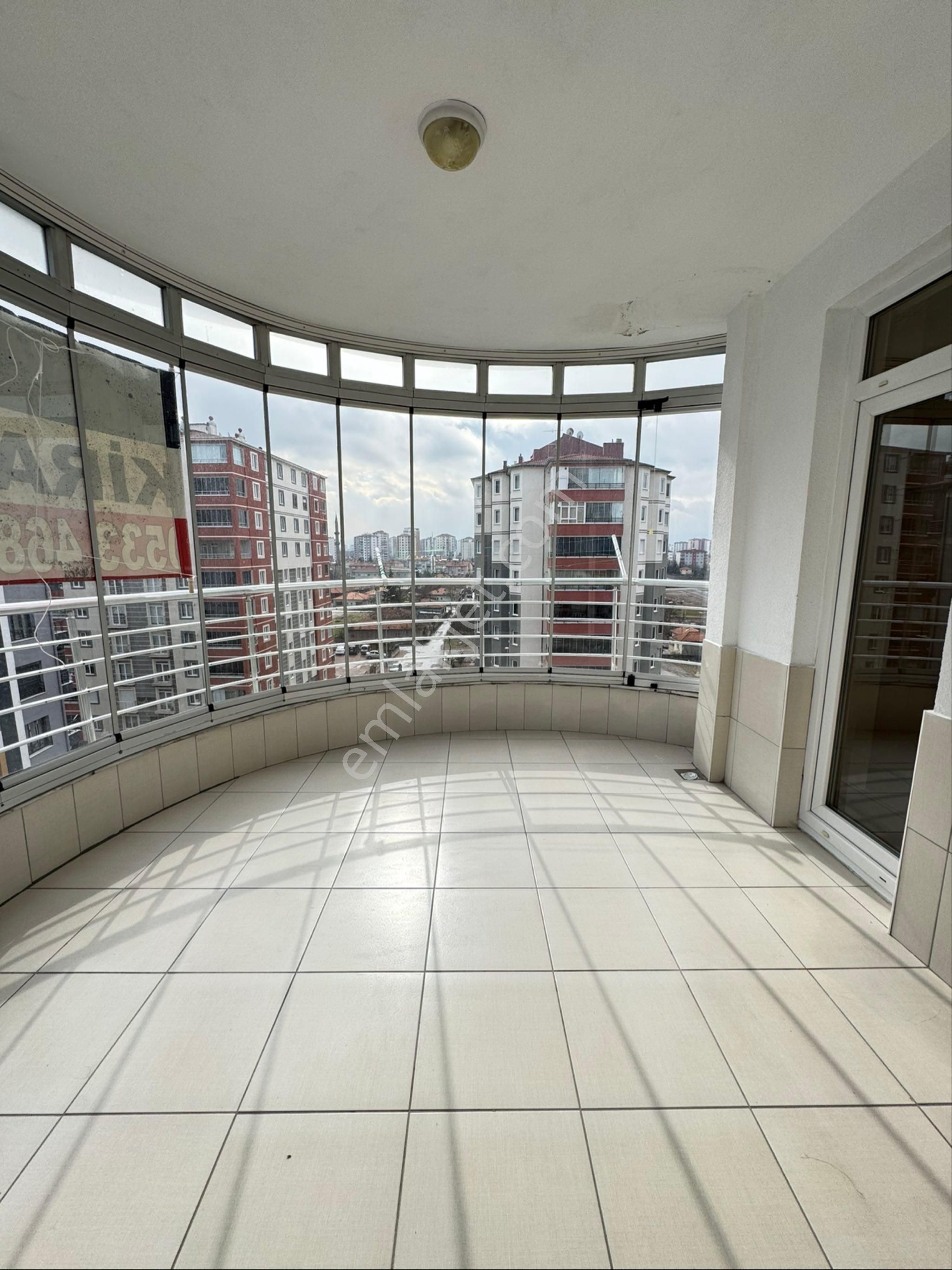 Mithatpaşa Mahallesi'nde Çift Banyolu Güney Cephe 3+1 Kiralık Daire - Görsel 12