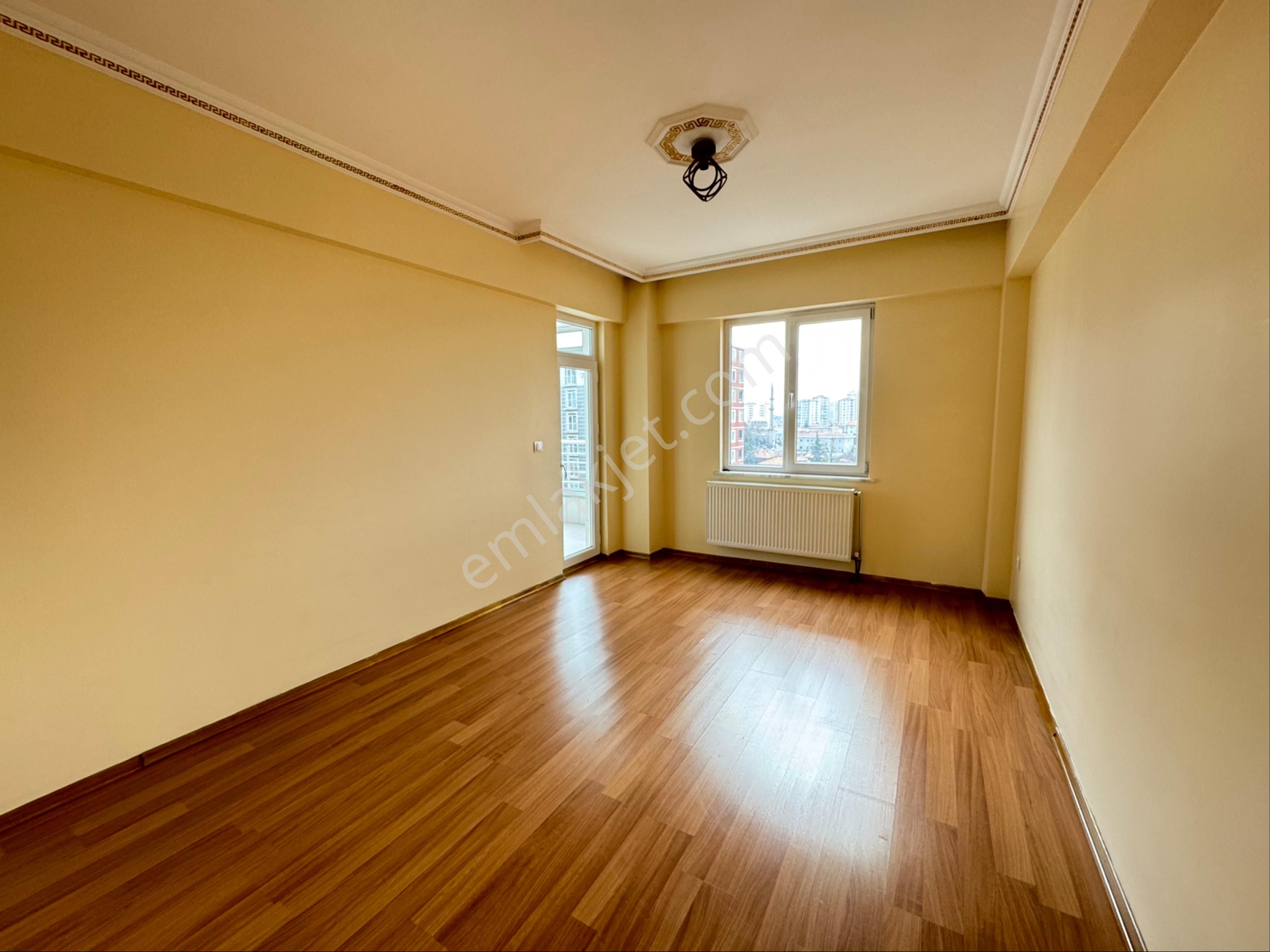 Mithatpaşa Mahallesi'nde Çift Banyolu Güney Cephe 3+1 Kiralık Daire - Görsel 13