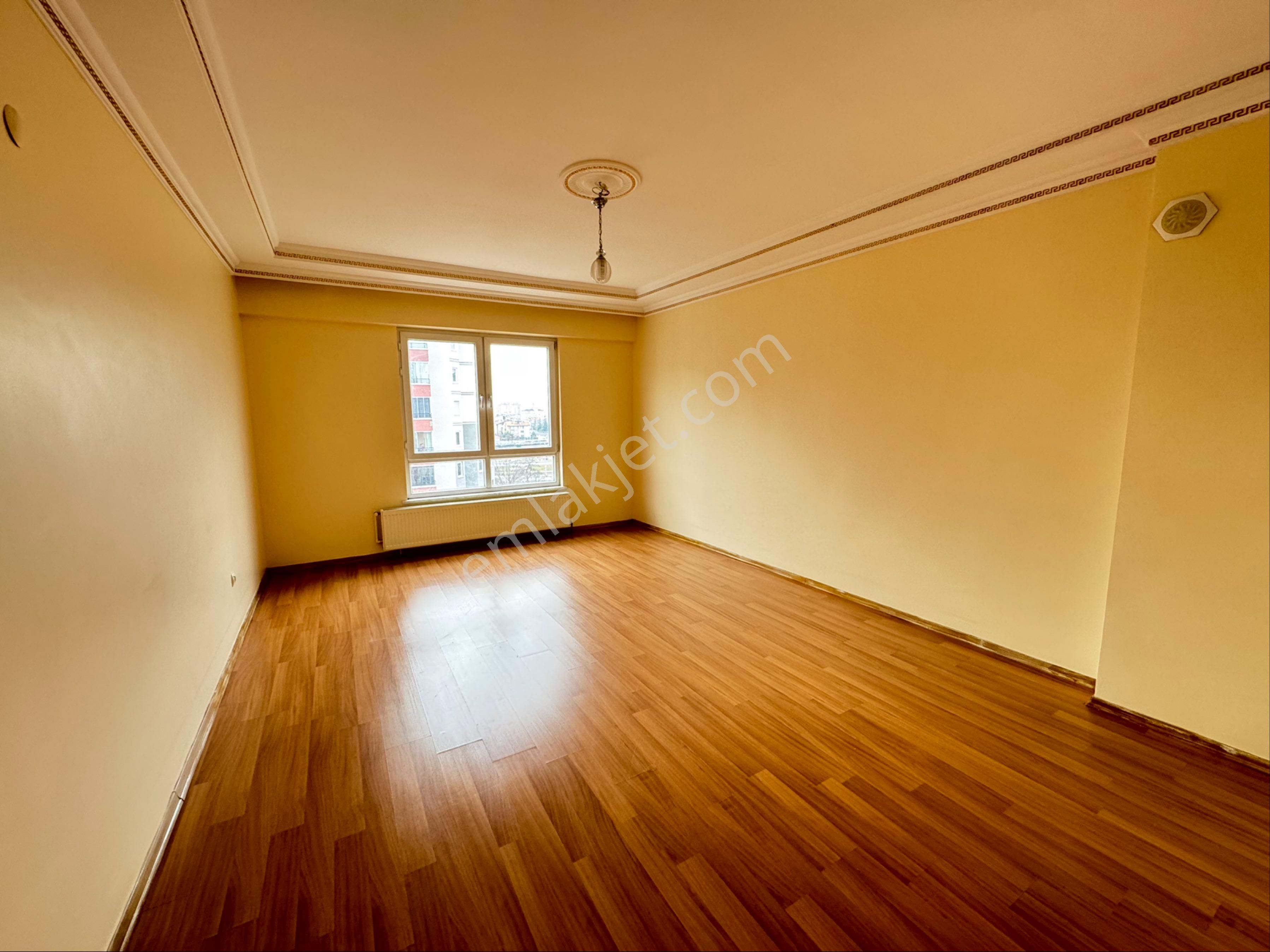 Mithatpaşa Mahallesi'nde Çift Banyolu Güney Cephe 3+1 Kiralık Daire - Görsel 17