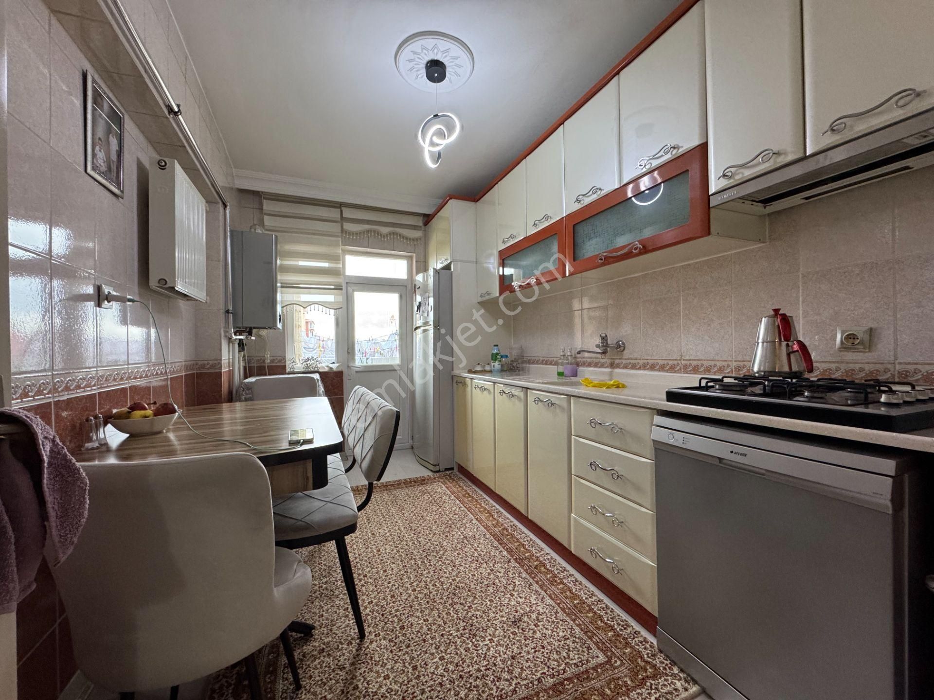 Kalecik Emlak'tan Merkezde Full Yapılı, Önü Açık 3+1 3.kat Daire