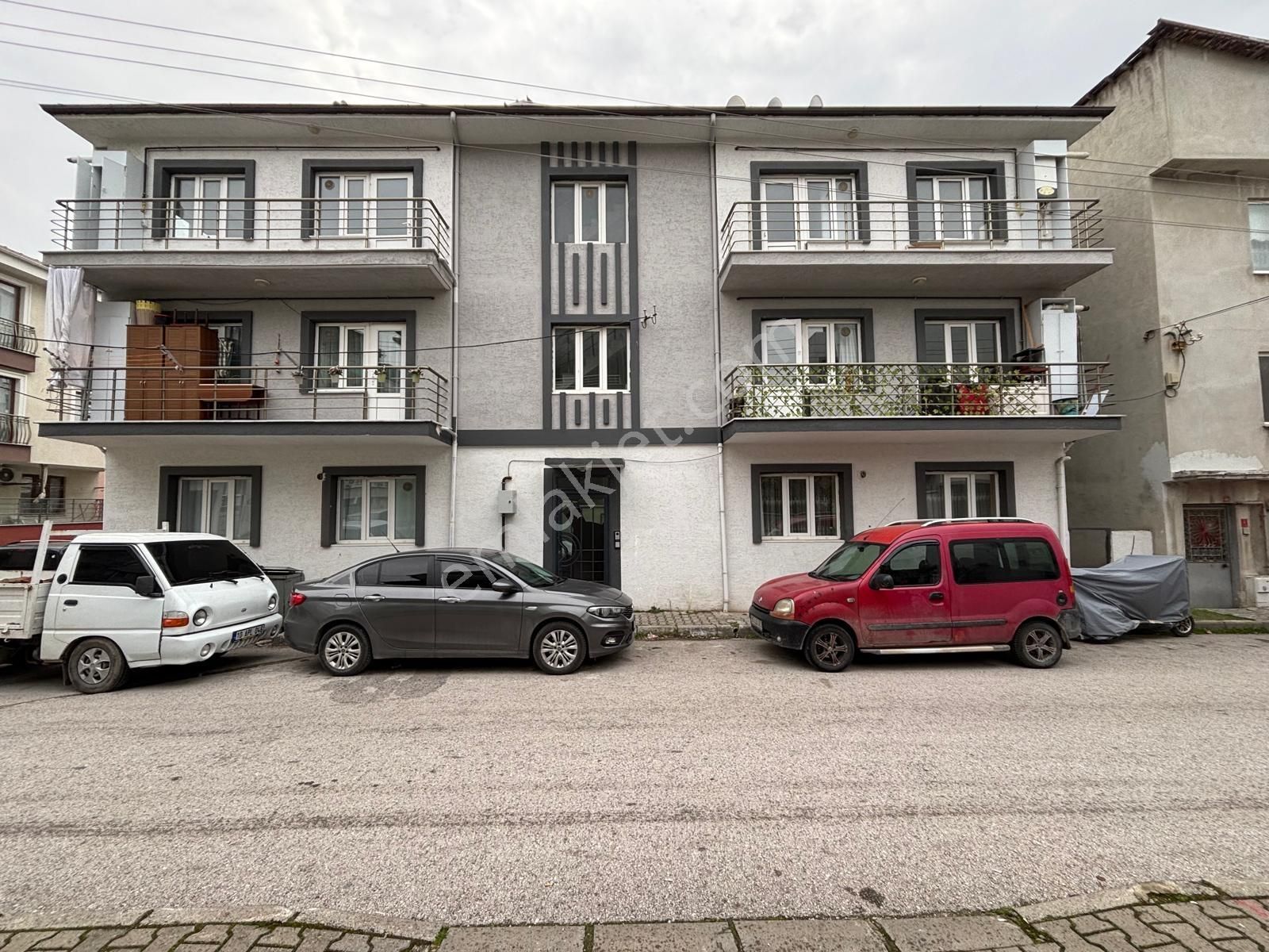 Ali Hikmet Paşa Mah. İçi Yeni Yapılı Masrafsız 2+0 Daire