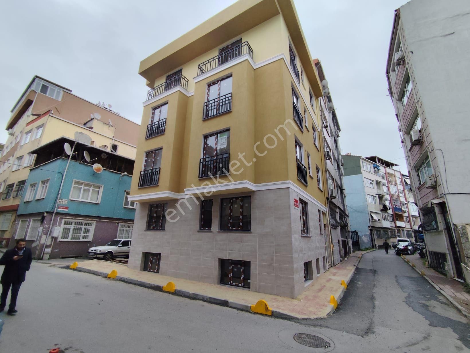 Satılık Komple Bına Kocamustafapaşa Sümbülefendi Şehıt Turan Topal Sok - Görsel 3