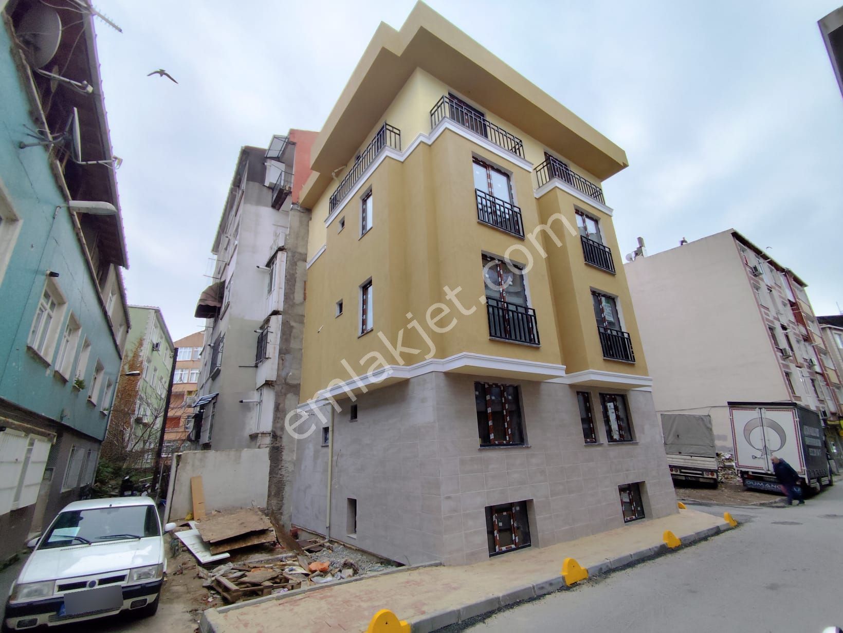 Satılık Komple Bına Kocamustafapaşa Sümbülefendi Şehıt Turan Topal Sok - Görsel 6