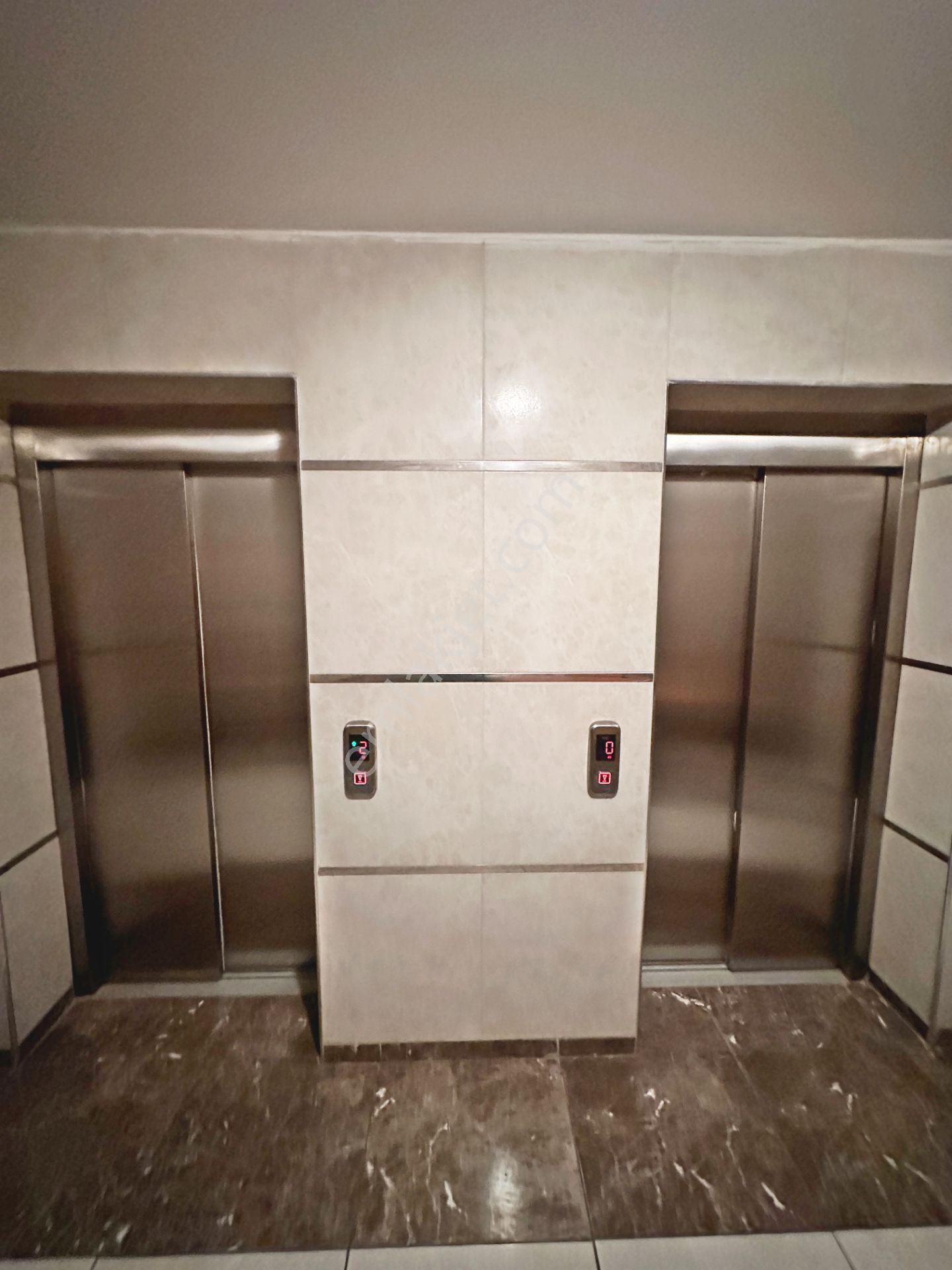 Göknar Sitesinde Manzaralı Ebeveyn Banyolu Asansörlü 3+1 Satılık Daire - Görsel 31