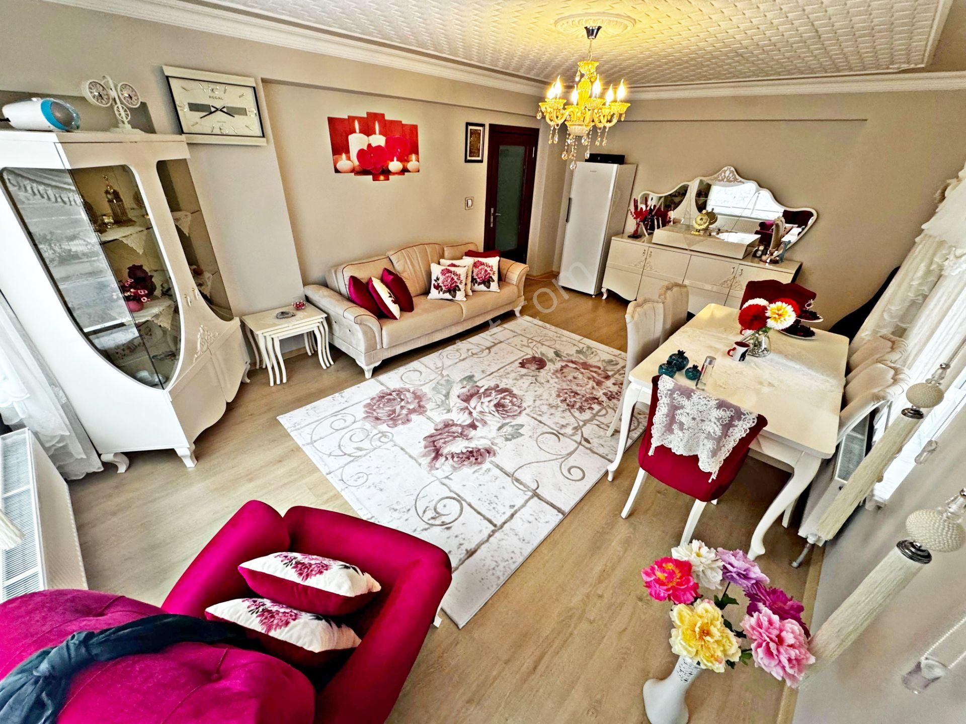 Veranka'dan Yayla Mahallesinde 3 Balkonlu Kat Konumunda Satılık 3+1 Daire