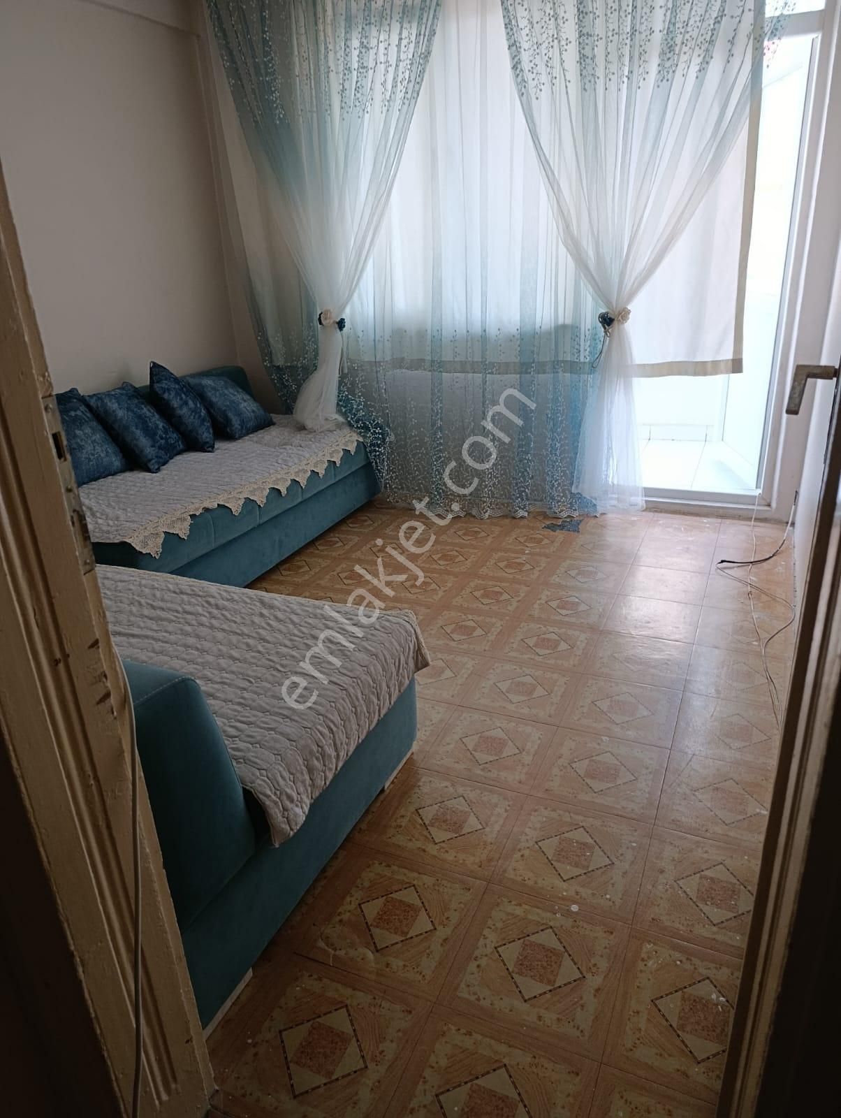 Bursa İnegöl Kemalpaşa Mah.120m2 2+1 31 Yıl Üzeri 3.kat Sobalı K.mülkiyetli Takassız Satılık Daire