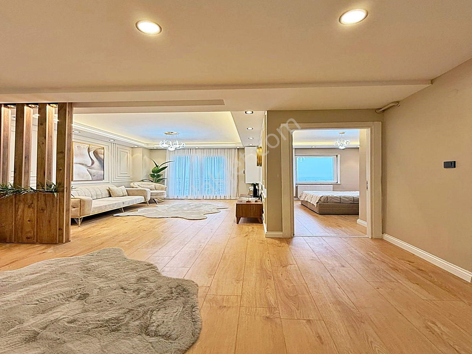 Göl Manzaralı Metrobüse Yürüme Mesafesinde 1+1 Full Eşyalı Lüks Daire !!! - Görsel 3