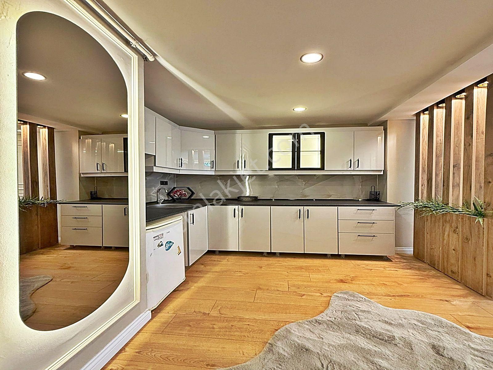 Göl Manzaralı Metrobüse Yürüme Mesafesinde 1+1 Full Eşyalı Lüks Daire !!! - Görsel 5