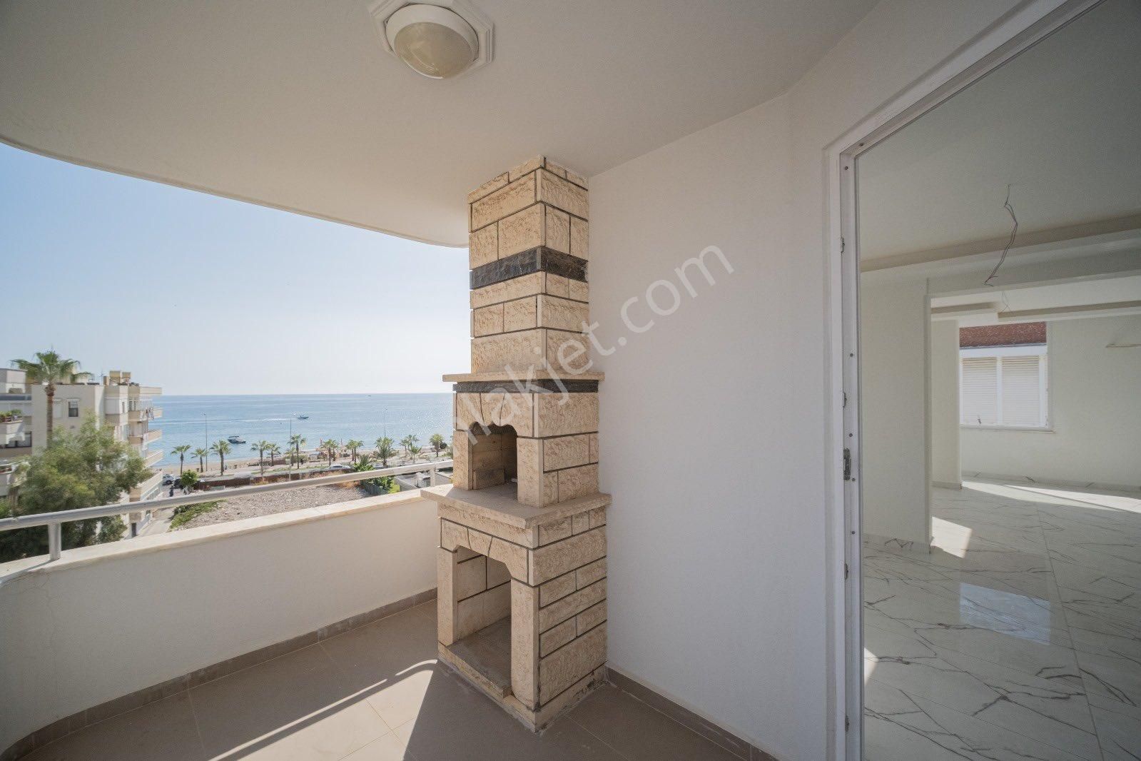 Cumhuriyet Mahallesi Denize İkinci Bina Komple Tadilatlı Deniz Manzaralı Daire - Görsel 11