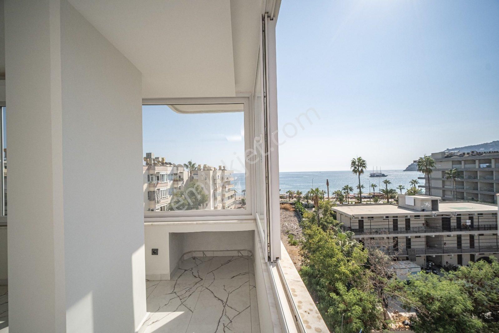 Cumhuriyet Mahallesi Denize İkinci Bina Komple Tadilatlı Deniz Manzaralı Daire - Görsel 5