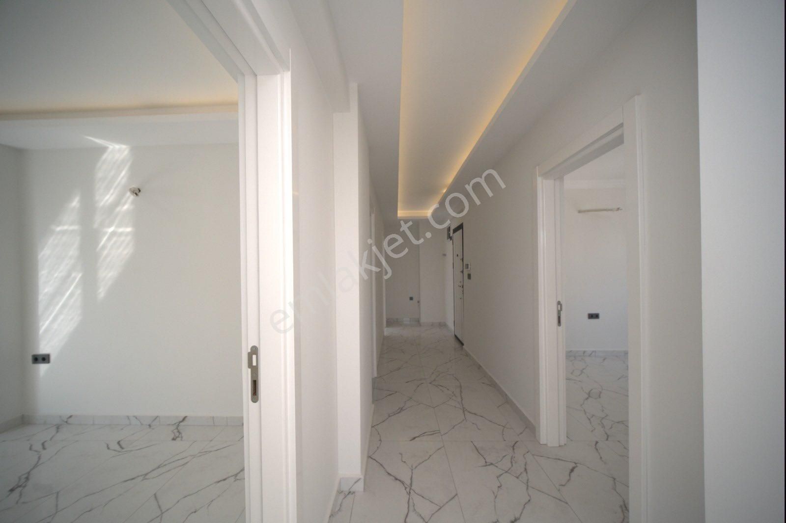 Cumhuriyet Mahallesi Denize İkinci Bina Komple Tadilatlı Deniz Manzaralı Daire - Görsel 32