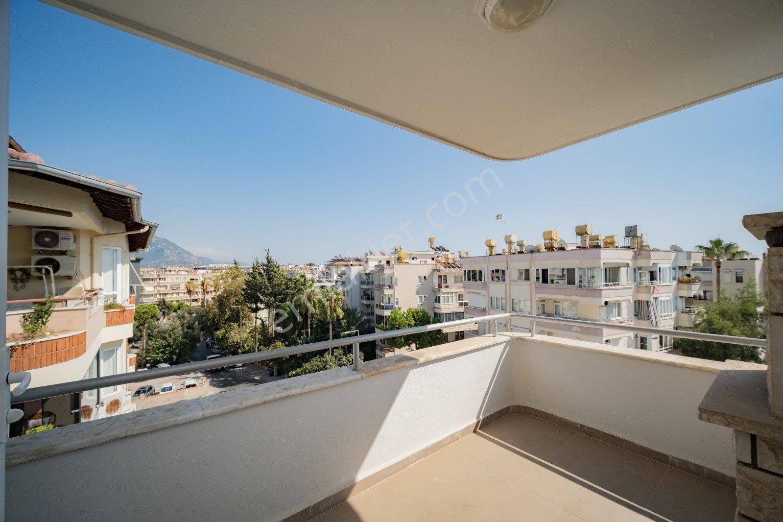 Cumhuriyet Mahallesi Denize İkinci Bina Komple Tadilatlı Deniz Manzaralı Daire - Görsel 15