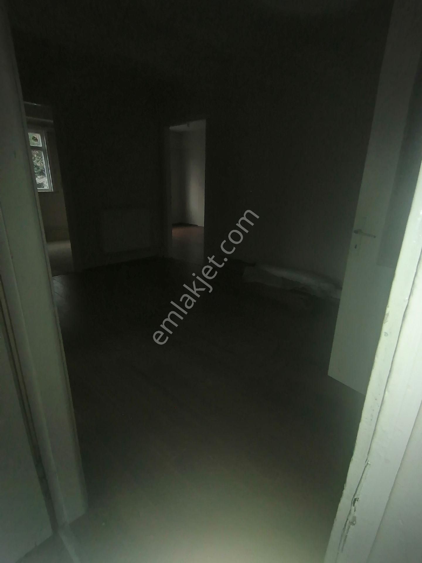 Ümraniye Necip Fazıl Mahallesi Balcı Caddesi Üzerinde 1.kat Balkon Boyalı Par - Görsel 9