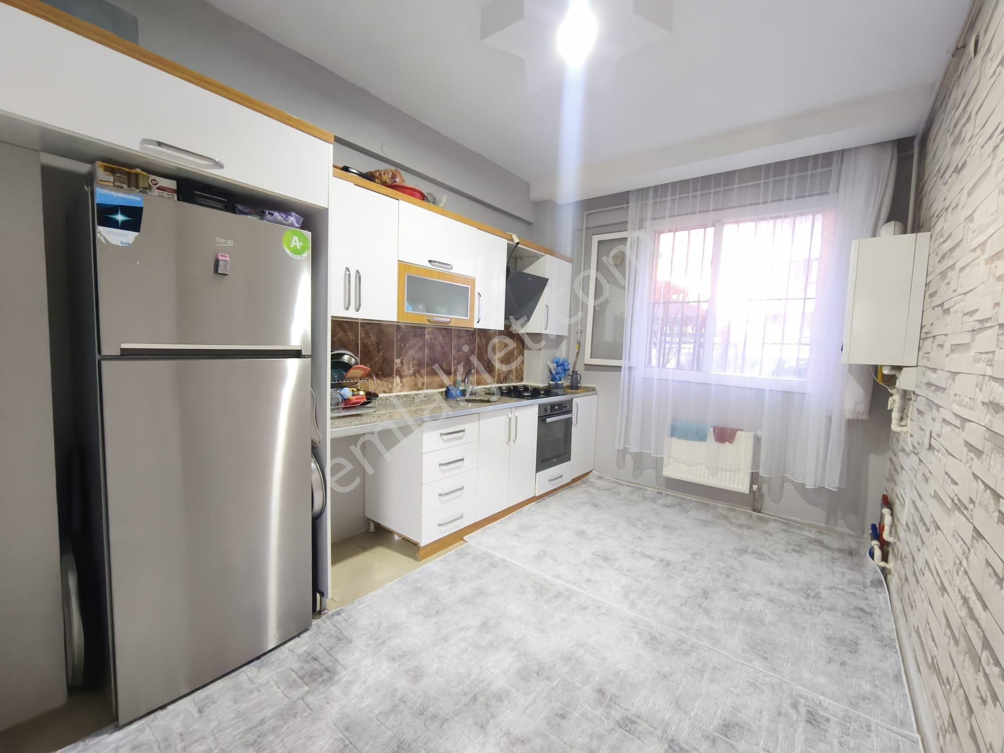 Makro Life Gayrimenkul'den Acil Satılık Ahmet Kaya Caddesinde 2+1 Yüksek Giriş Daire