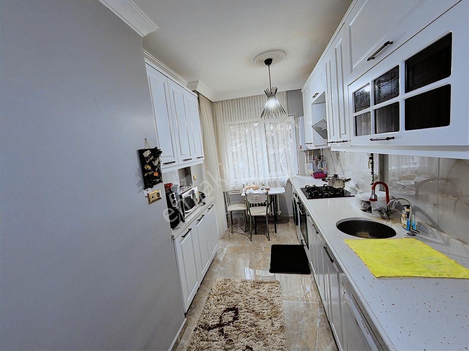 Serhat Mahallesinde Site İçerisinde Yapılı Kiralık 3+1 - Görsel 3