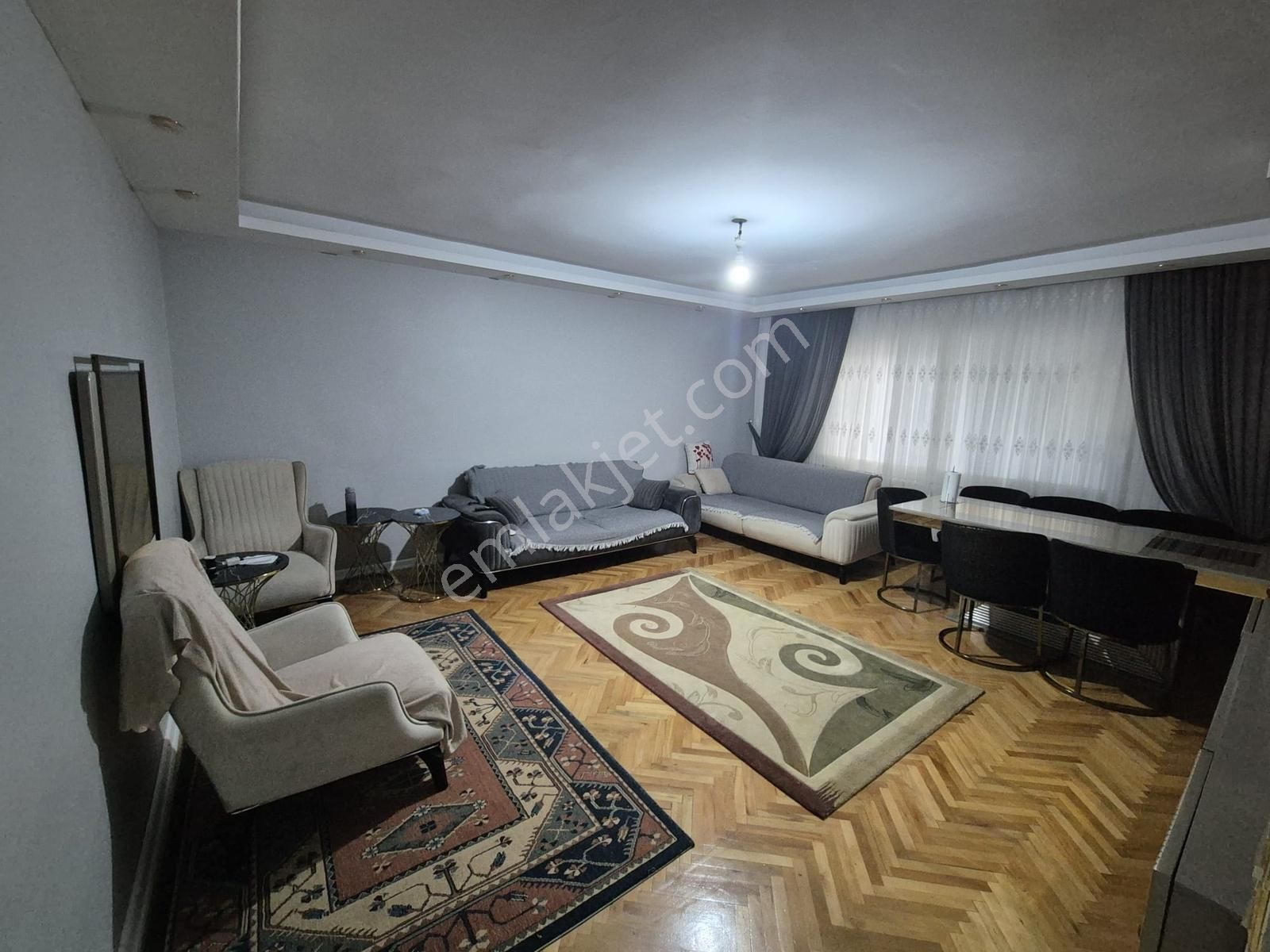 Serhat Mahallesinde Site İçerisinde Yapılı Kiralık 3+1 - Görsel 12