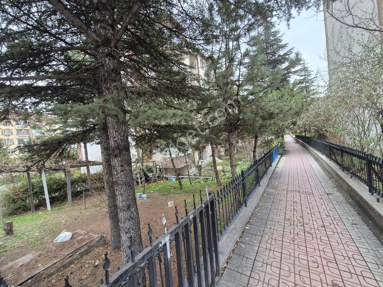 Serhat Mahallesinde Site İçerisinde Yapılı Kiralık 3+1 - Görsel 10