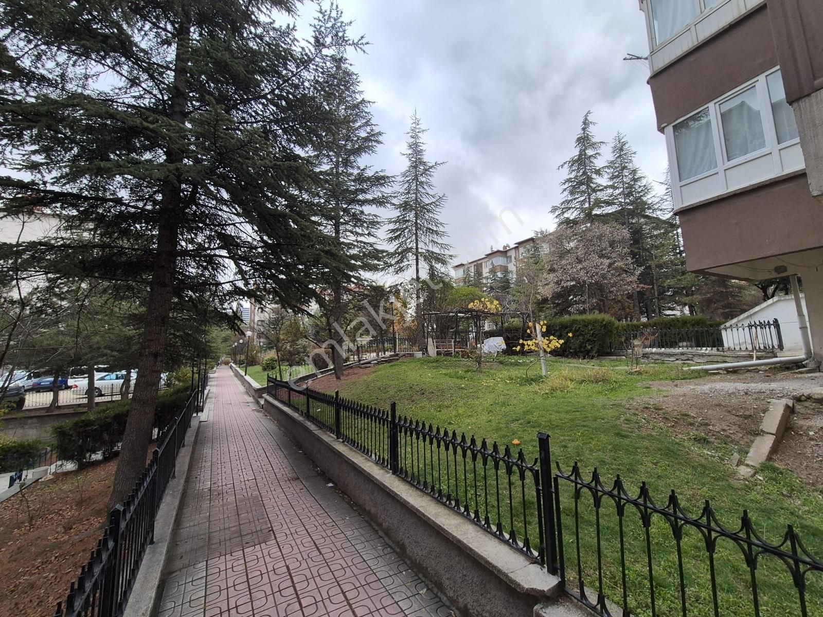 Serhat Mahallesinde Site İçerisinde Yapılı Kiralık 3+1 - Görsel 35