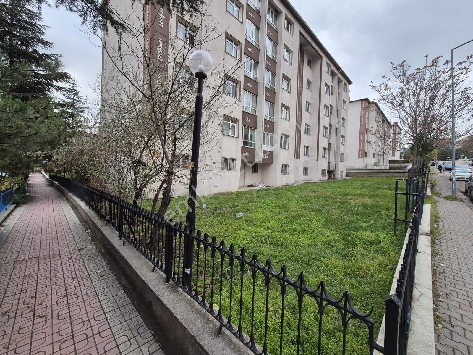 Serhat Mahallesinde Site İçerisinde Yapılı Kiralık 3+1 - Görsel 28