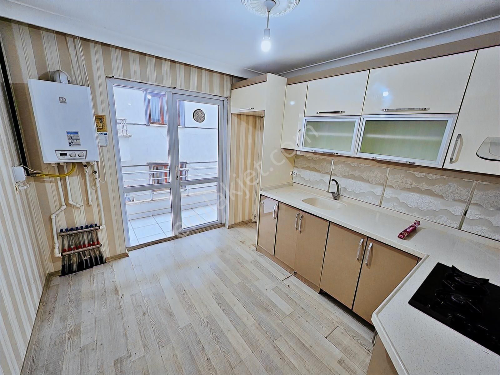 Topçu'da Yeni Binada Asansörlü 3+1 Krediye Uygun Ön Cephe Ev