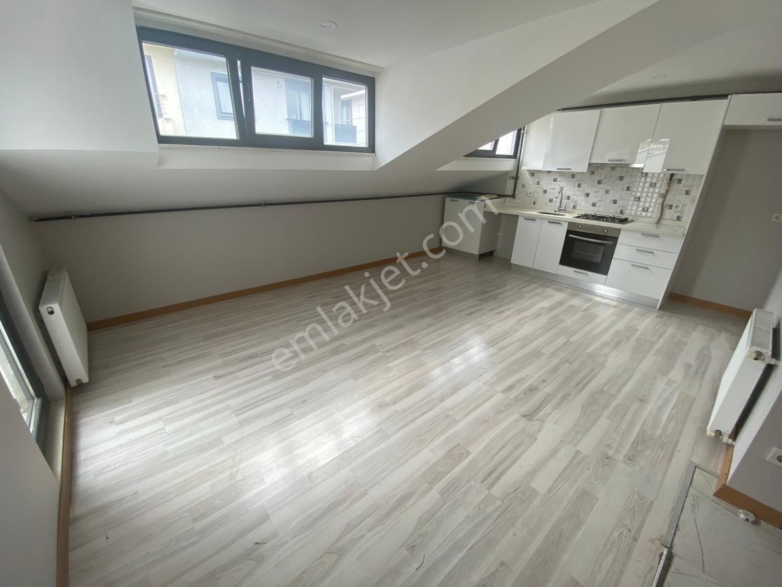 Evinibul'dan Caddeye 1.paralelde 60m2 1+1 Çatı Katı/teraslı - Görsel 3