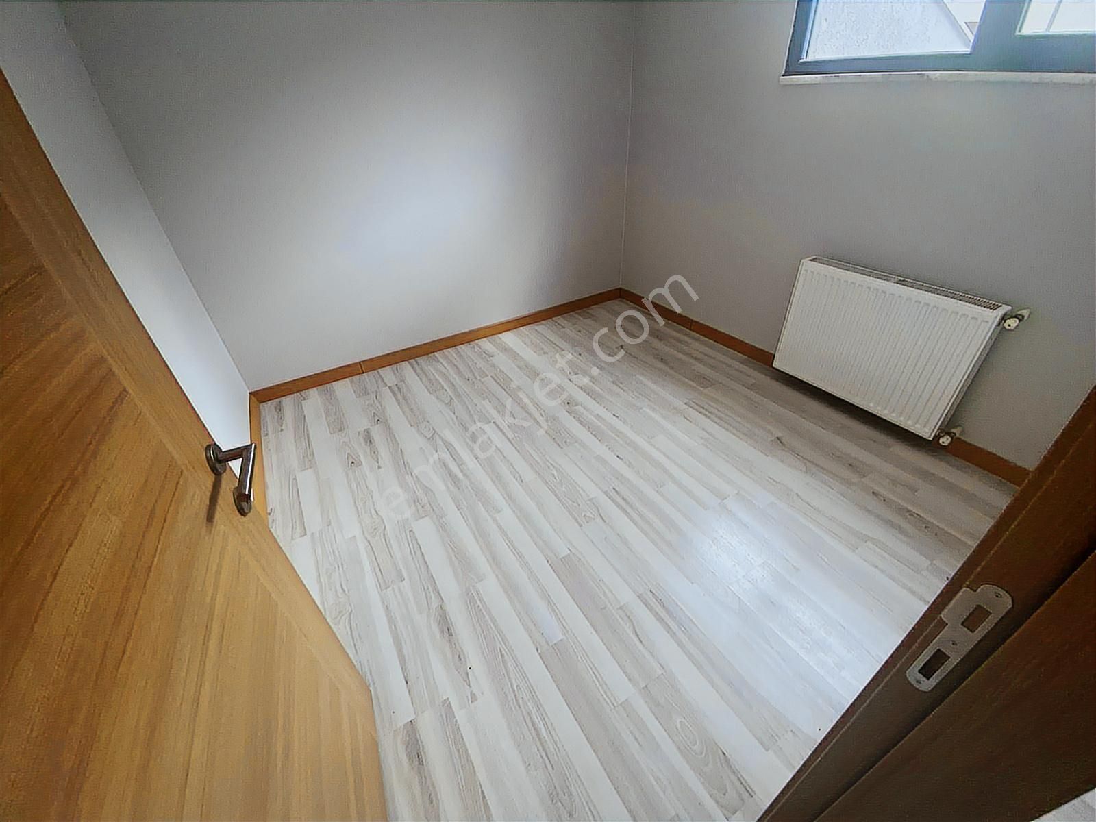 Evinibul'dan Caddeye 1.paralelde 60m2 1+1 Çatı Katı/teraslı - Görsel 2