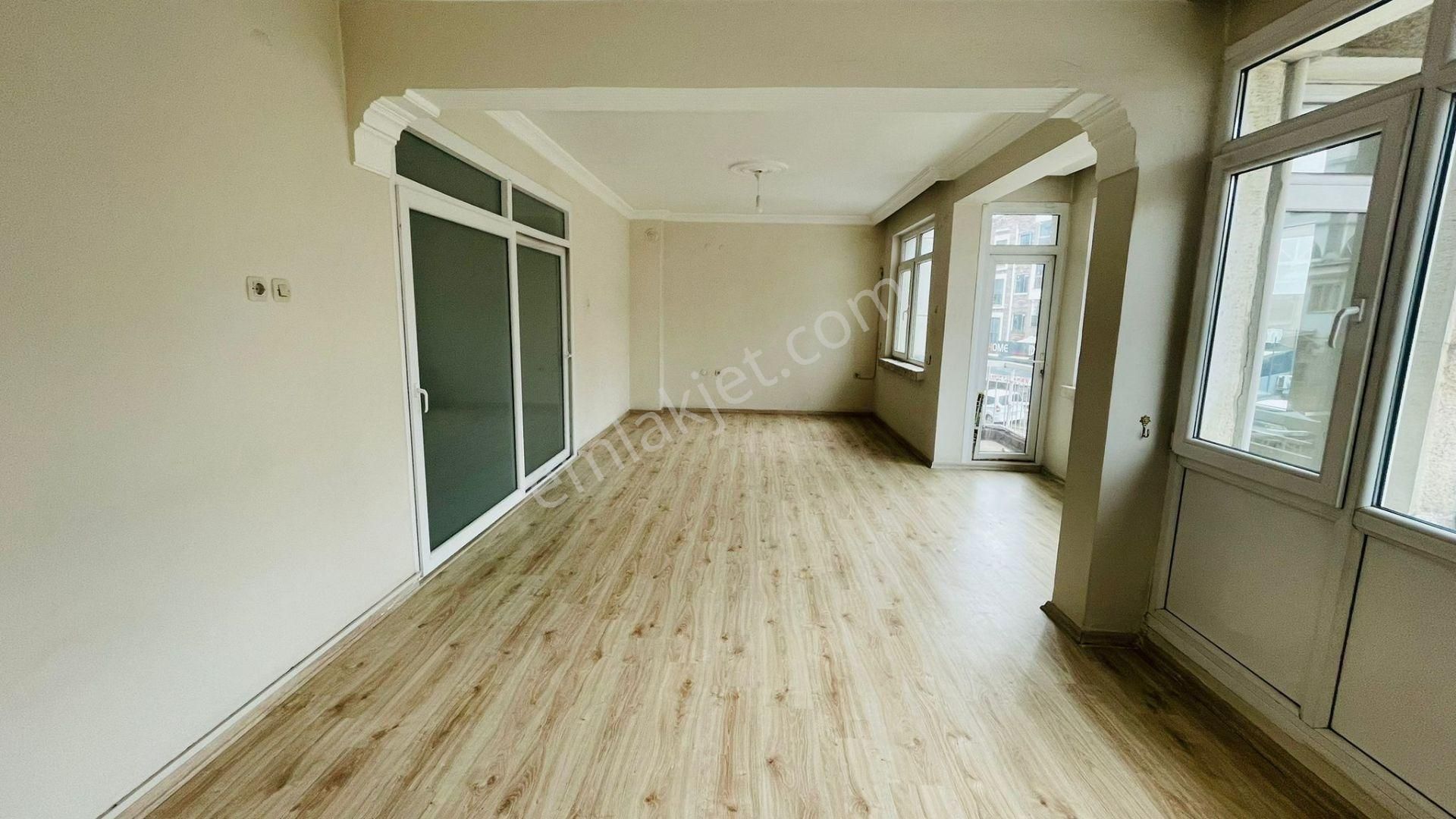 Saim Çıkrıkçı Caddesi Üzerinde Bakımlı 2+1 Kiralık Daire