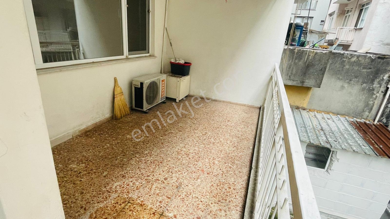 Saim Çıkrıkçı Caddesi Üzerinde Bakımlı 2+1 Kiralık Daire - Görsel 24
