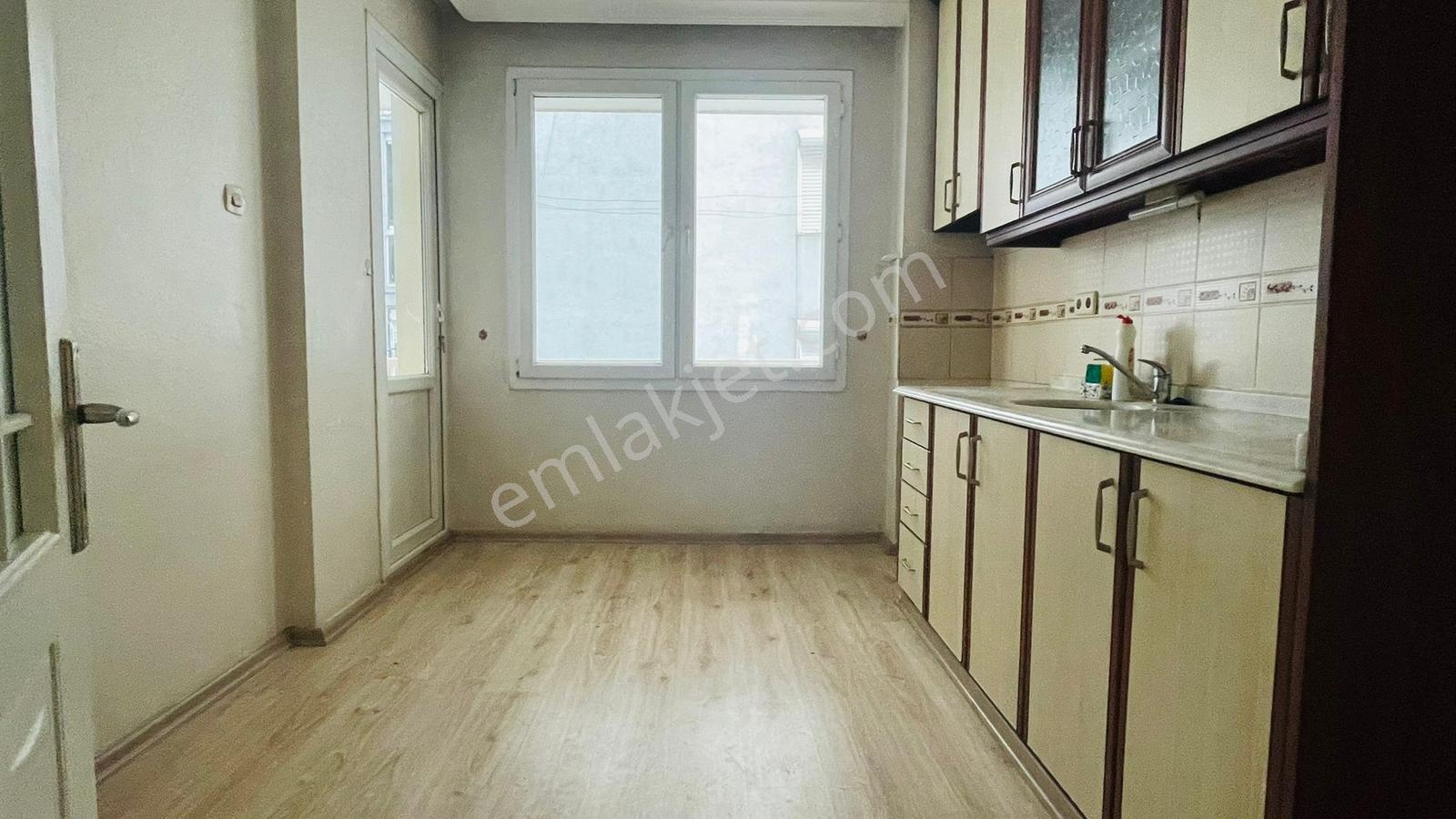 Saim Çıkrıkçı Caddesi Üzerinde Bakımlı 2+1 Kiralık Daire - Görsel 22