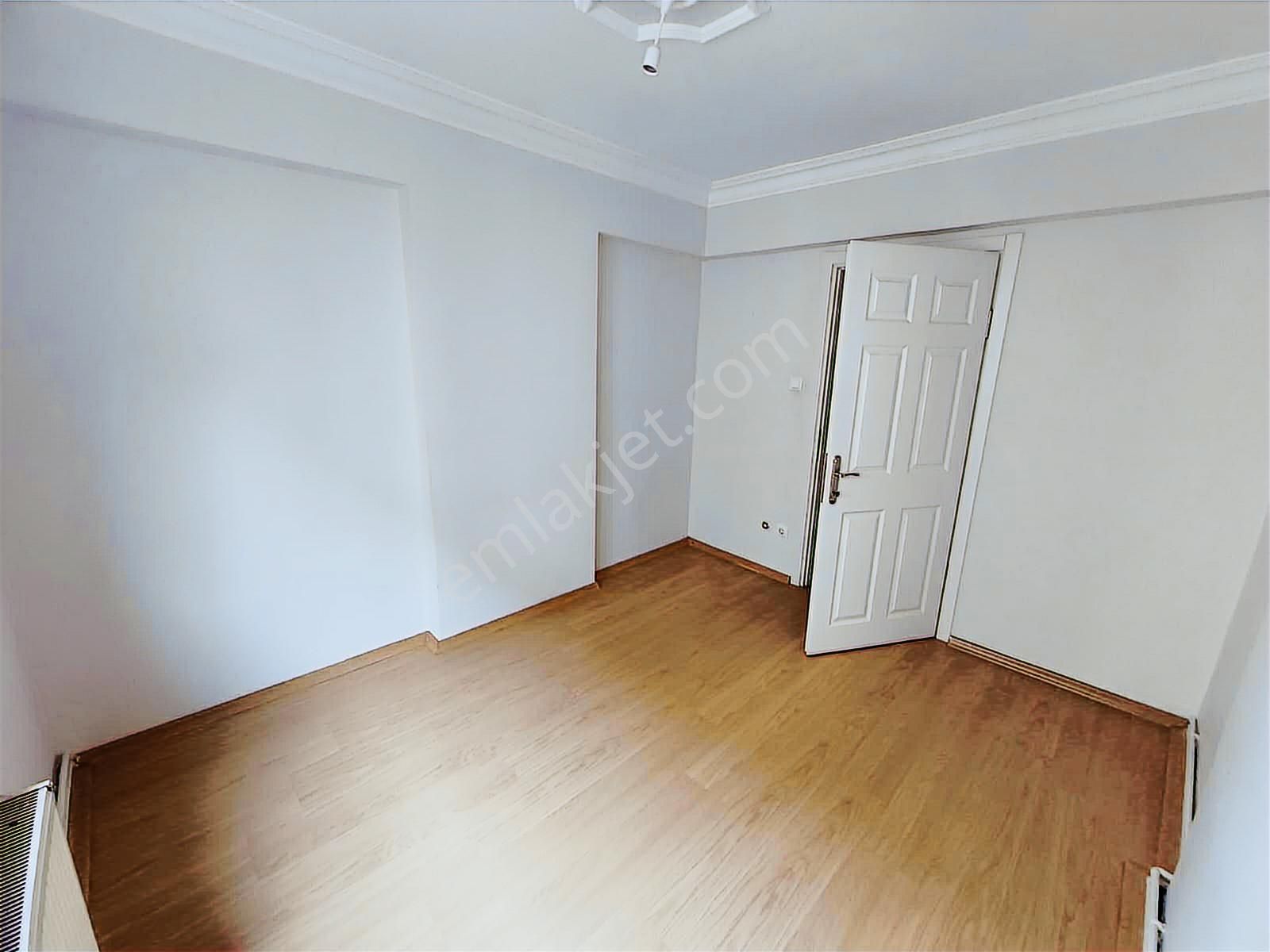 Cadde Üzeri Sitede Bakımlı Geniş 3+1 Kiralık Daire - Görsel 13