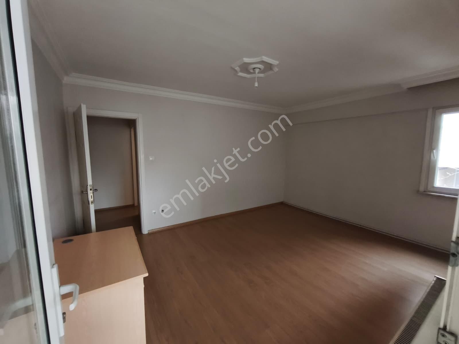Cadde Üzeri Sitede Bakımlı Geniş 3+1 Kiralık Daire - Görsel 16