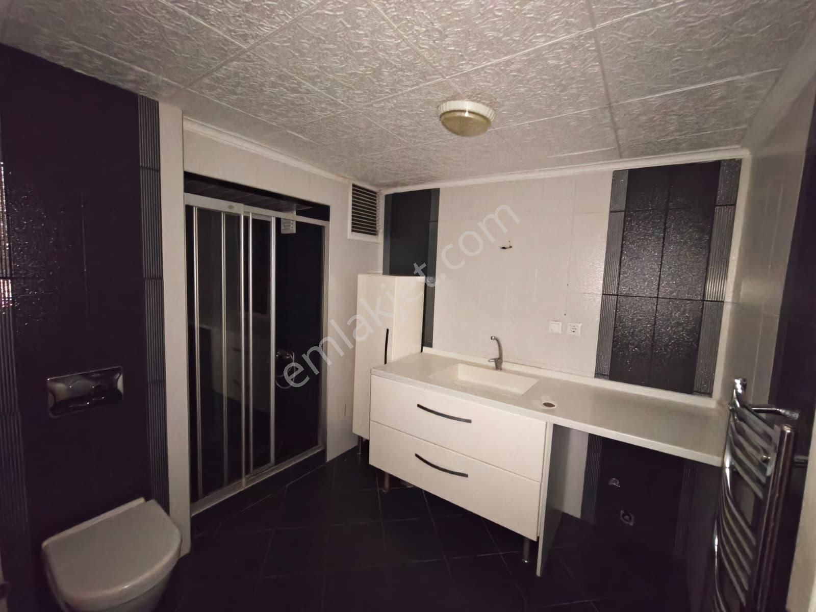 Cadde Üzeri Sitede Bakımlı Geniş 3+1 Kiralık Daire - Görsel 17