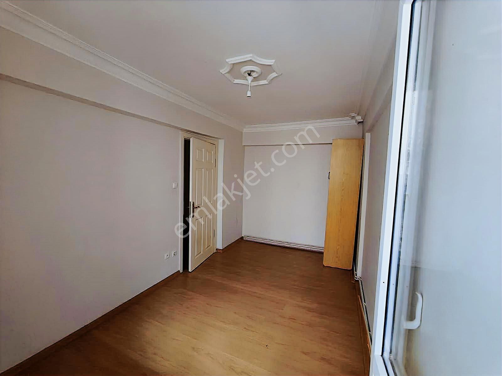 Cadde Üzeri Sitede Bakımlı Geniş 3+1 Kiralık Daire - Görsel 11