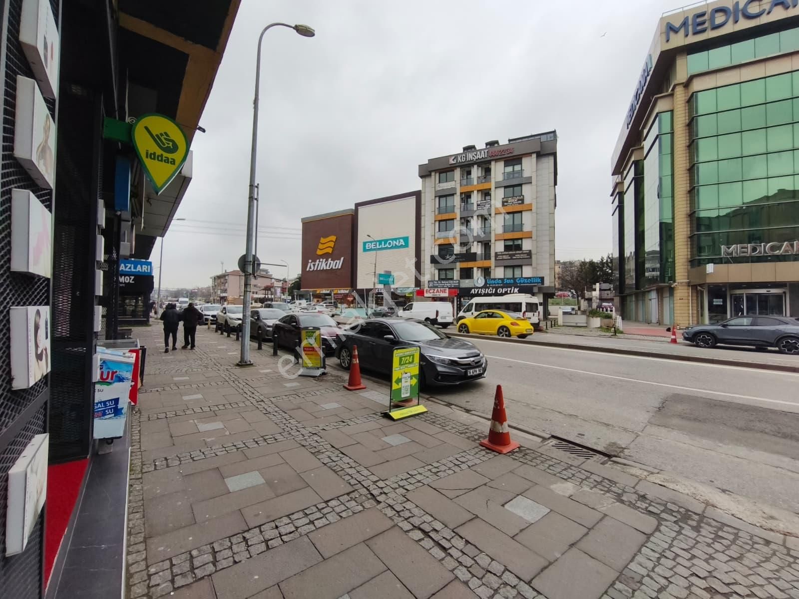 Cadde Üzeri Sitede Bakımlı Geniş 3+1 Kiralık Daire - Görsel 4