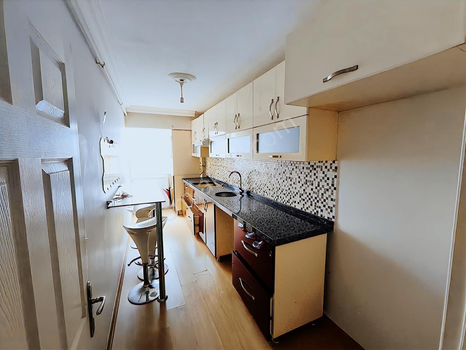 Cadde Üzeri Sitede Bakımlı Geniş 3+1 Kiralık Daire - Görsel 6