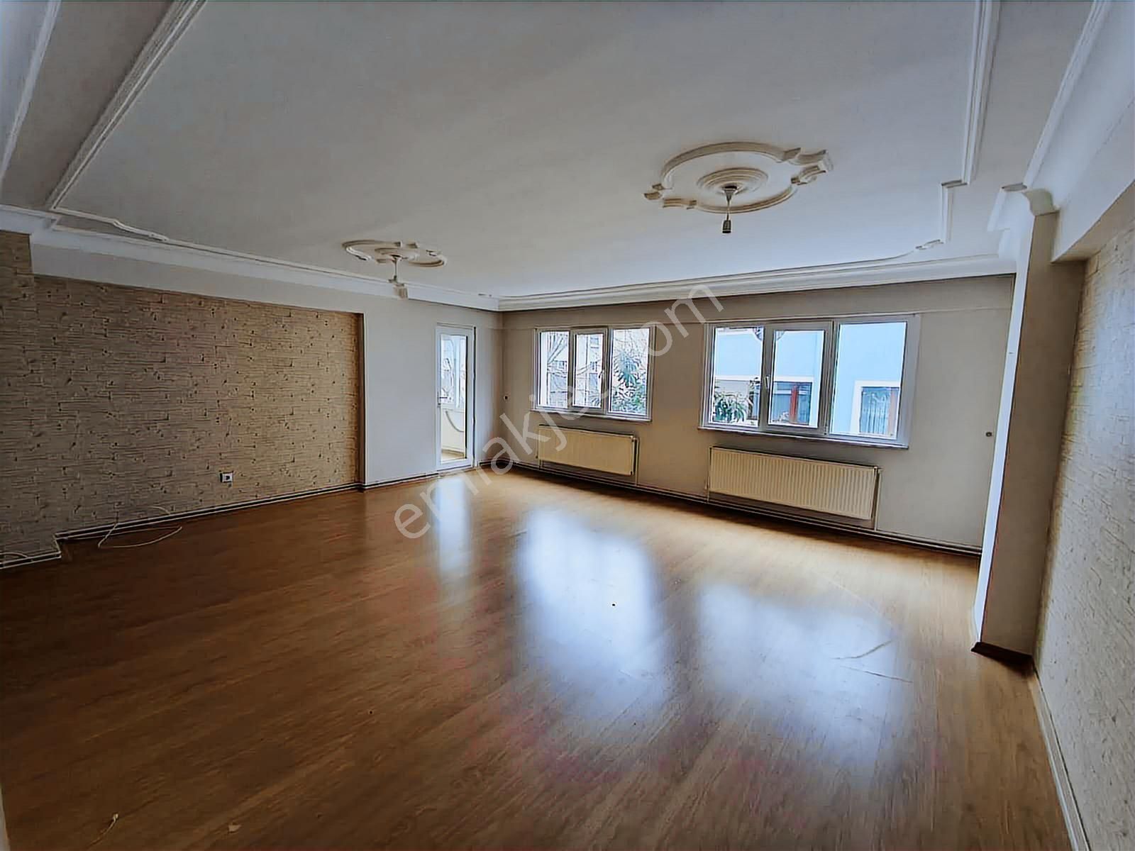 Cadde Üzeri Sitede Bakımlı Geniş 3+1 Kiralık Daire - Görsel 9