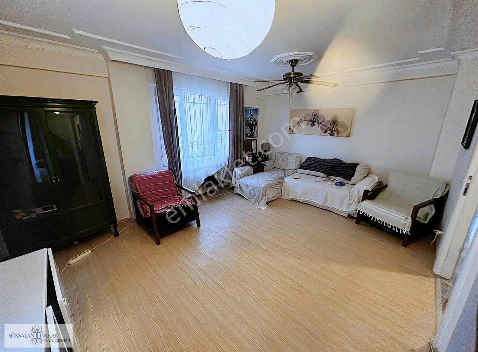 Köksalan'dan Küçükyalı'da Sokağa Cepheli Katta Tek Balkonlu 2+1