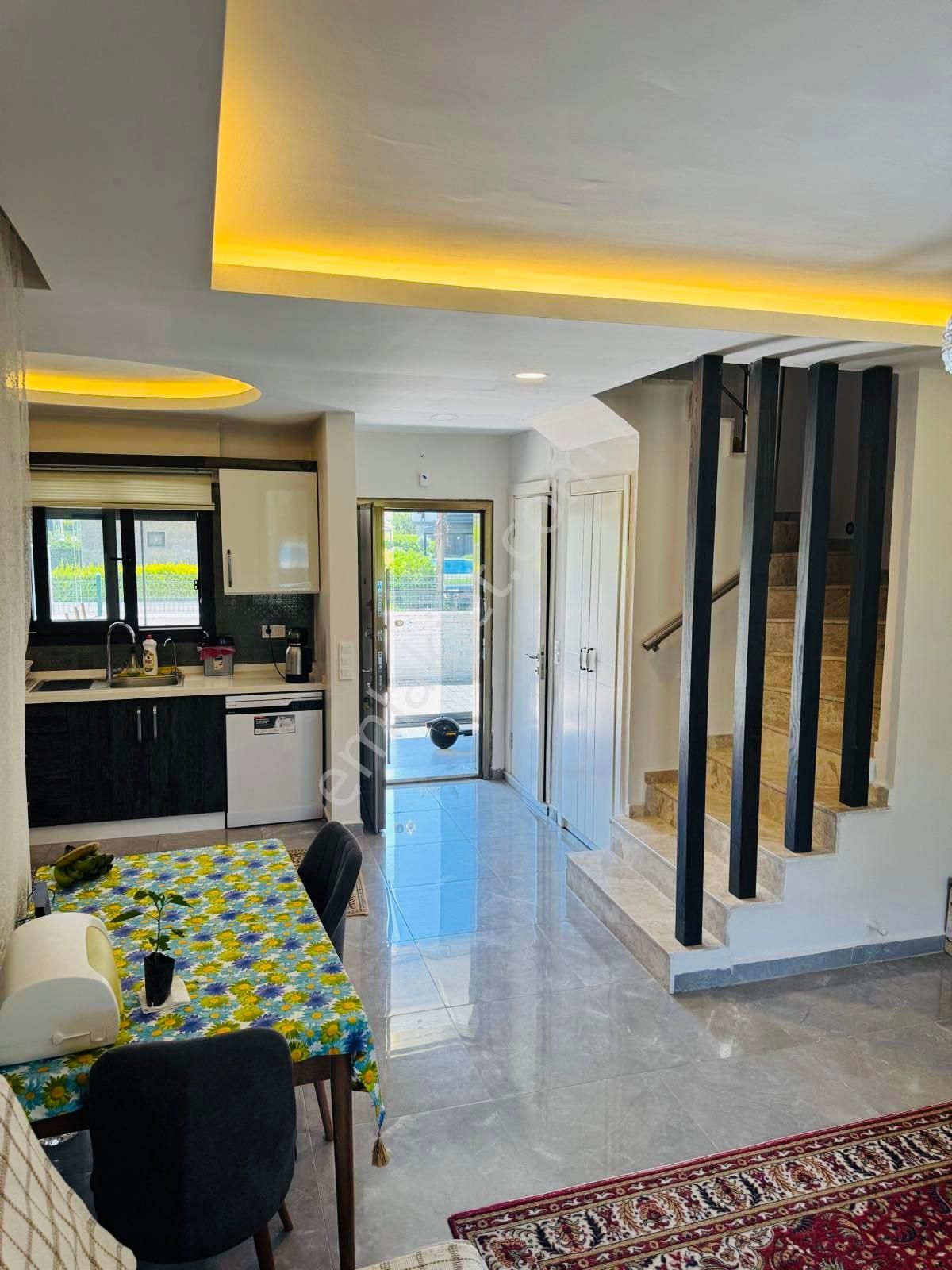 Kuşadası Denize Yakıın 3+1 Havuzlu Villa - Görsel 6