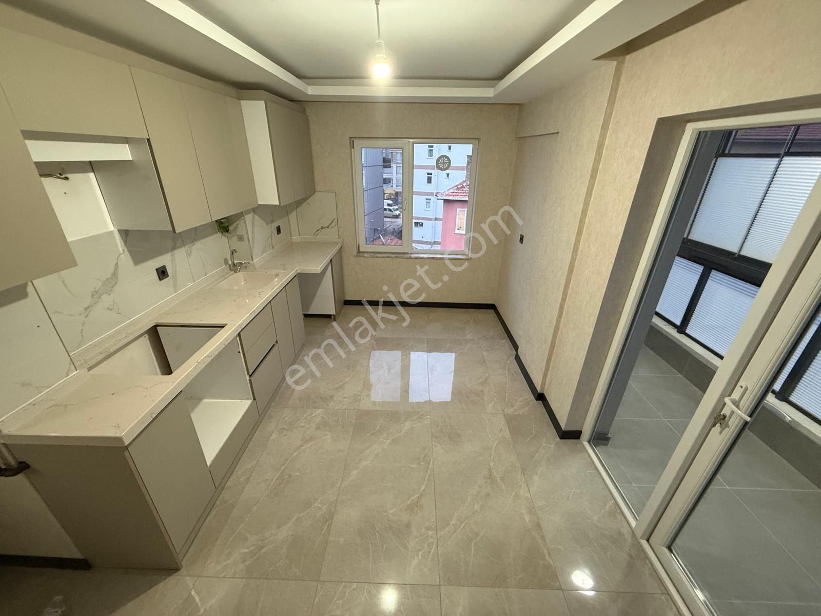 Cumhuriyet Mahallesi Merkezde Süper Lüx 2+1 - Görsel 4