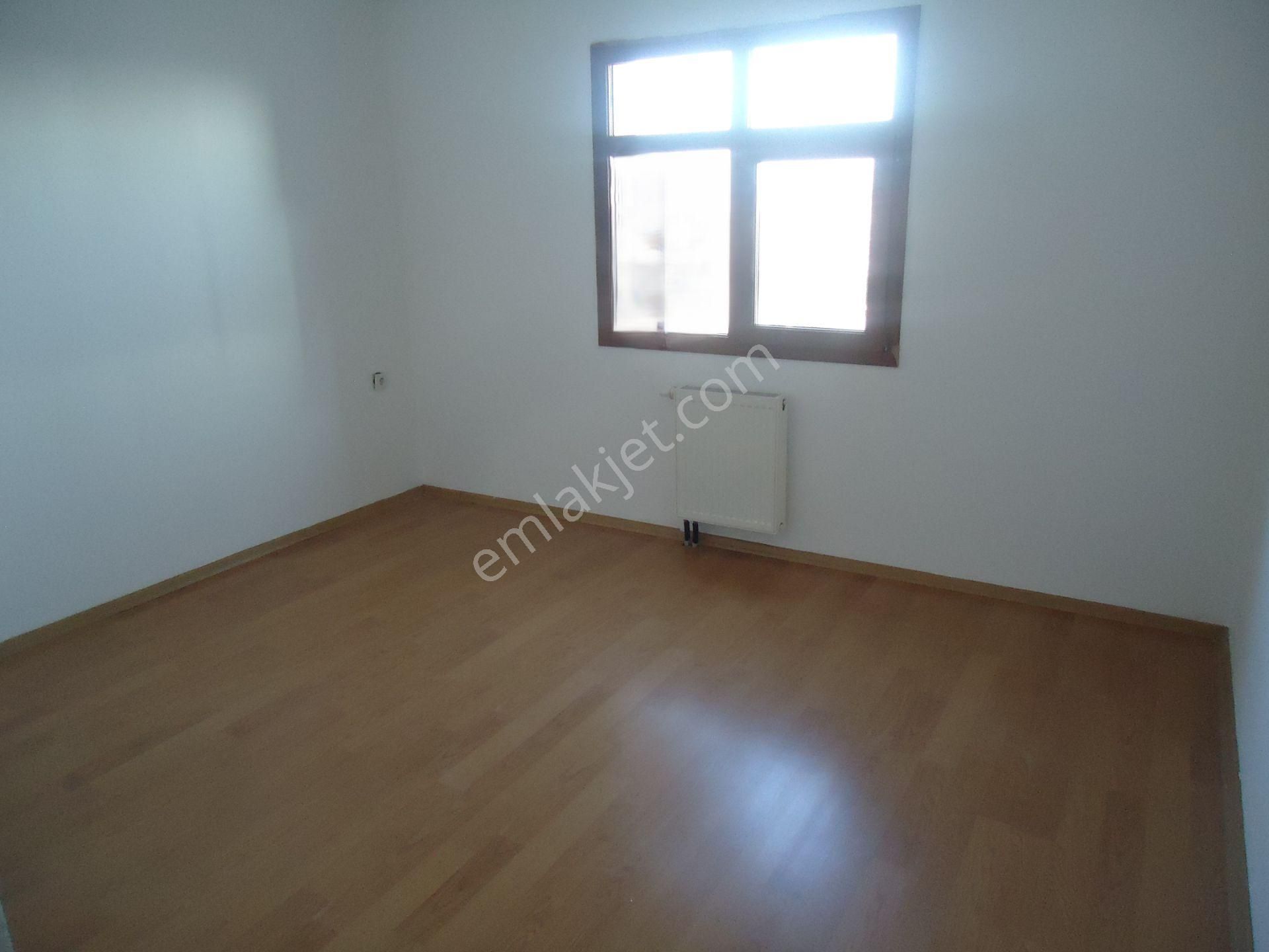 Krc'den Uzun Bloklarda Katta Satılık 3+1 Daire - Görsel 13