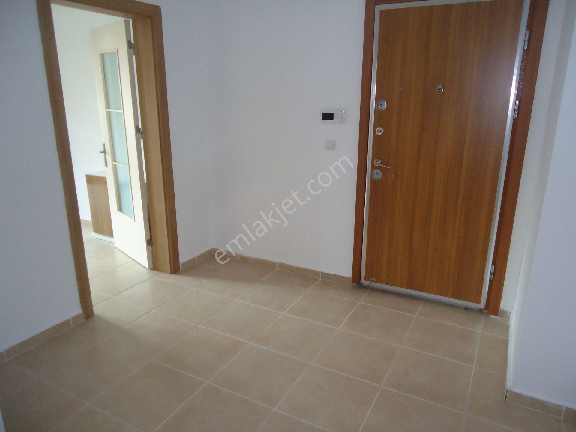 Krc'den Uzun Bloklarda Katta Satılık 3+1 Daire - Görsel 6