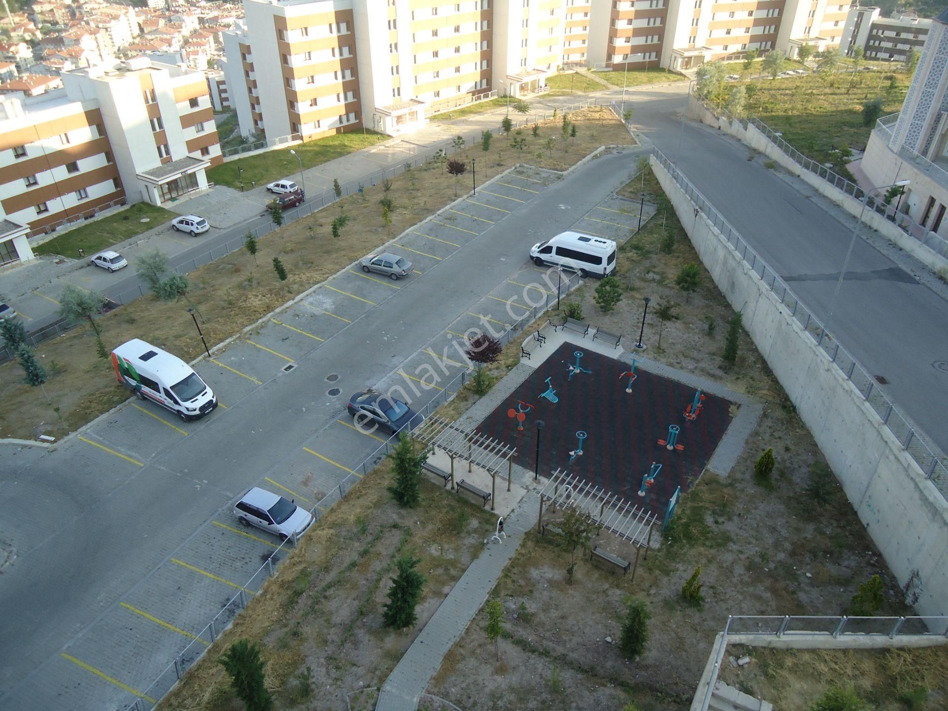 Krc'den Uzun Bloklarda Katta Satılık 3+1 Daire - Görsel 22