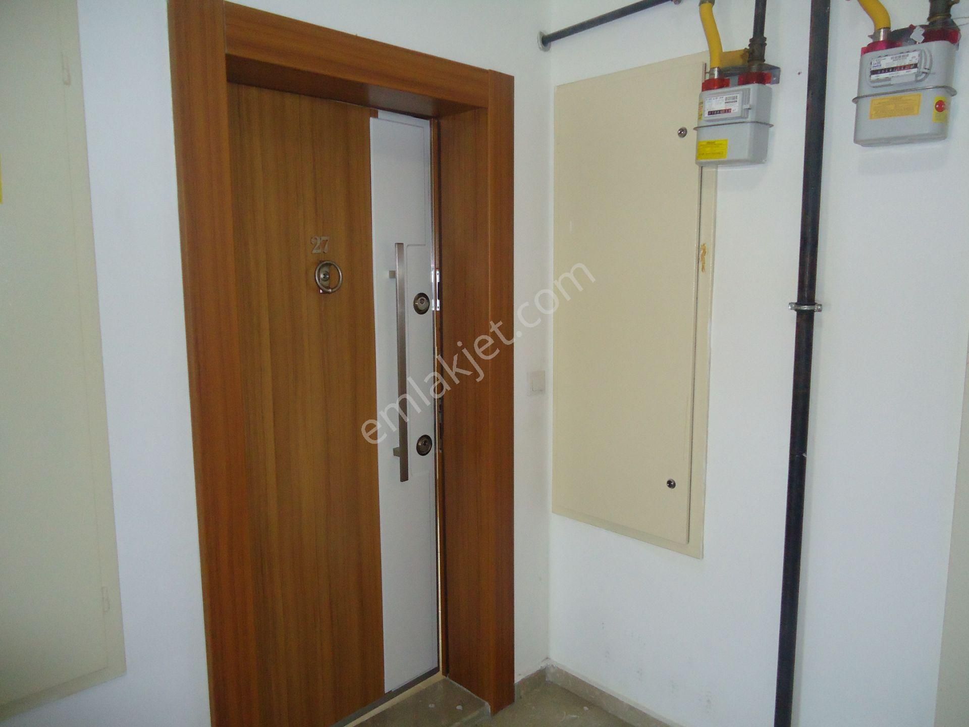 Krc'den Uzun Bloklarda Katta Satılık 3+1 Daire - Görsel 2