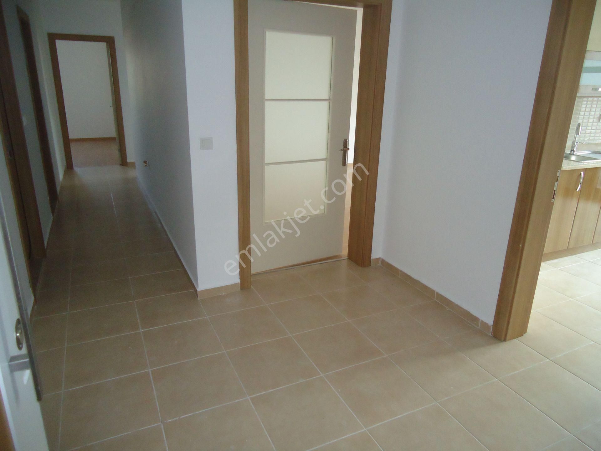 Krc'den Uzun Bloklarda Katta Satılık 3+1 Daire - Görsel 5