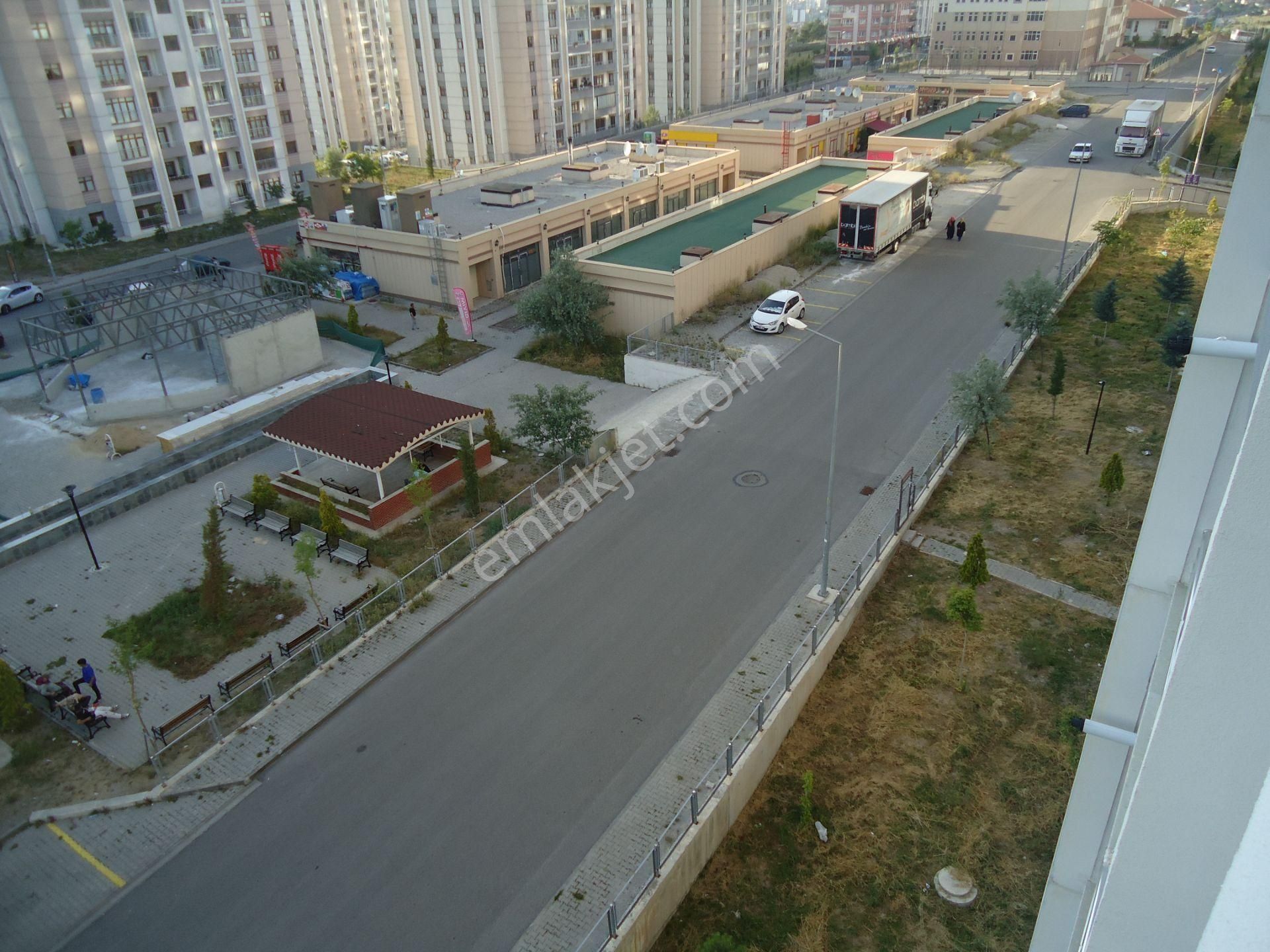 Krc'den Uzun Bloklarda Katta Satılık 3+1 Daire - Görsel 28