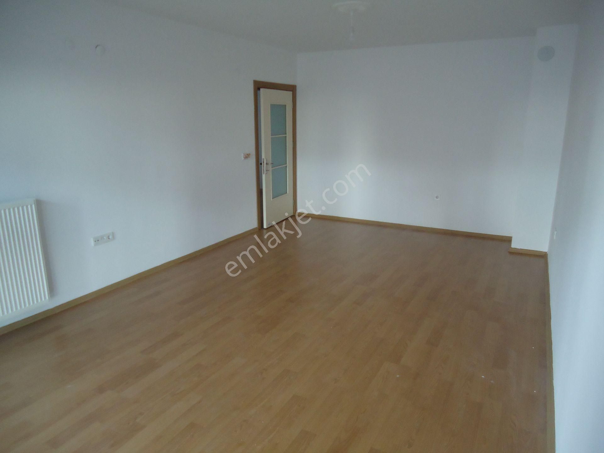 Krc'den Uzun Bloklarda Katta Satılık 3+1 Daire - Görsel 12