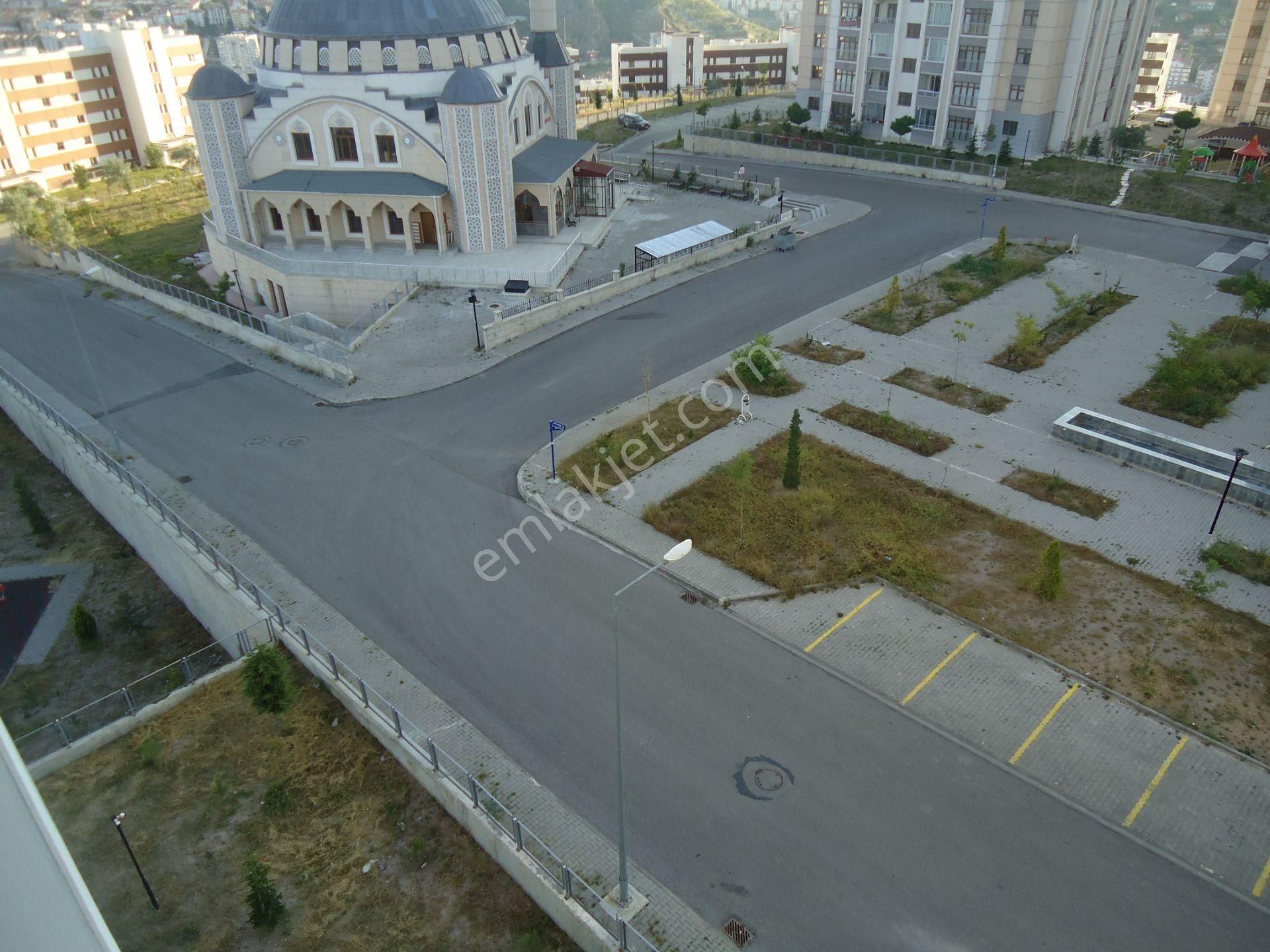 Krc'den Uzun Bloklarda Katta Satılık 3+1 Daire - Görsel 29